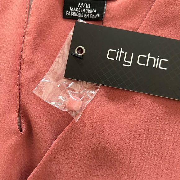 Trendy Plus Hi-Low Cold Shoulder Top - Picture 4 of 4